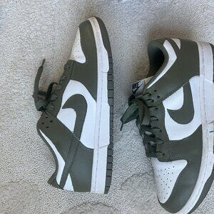 Nike Dunk Low "Medium Olive" (Wmns)